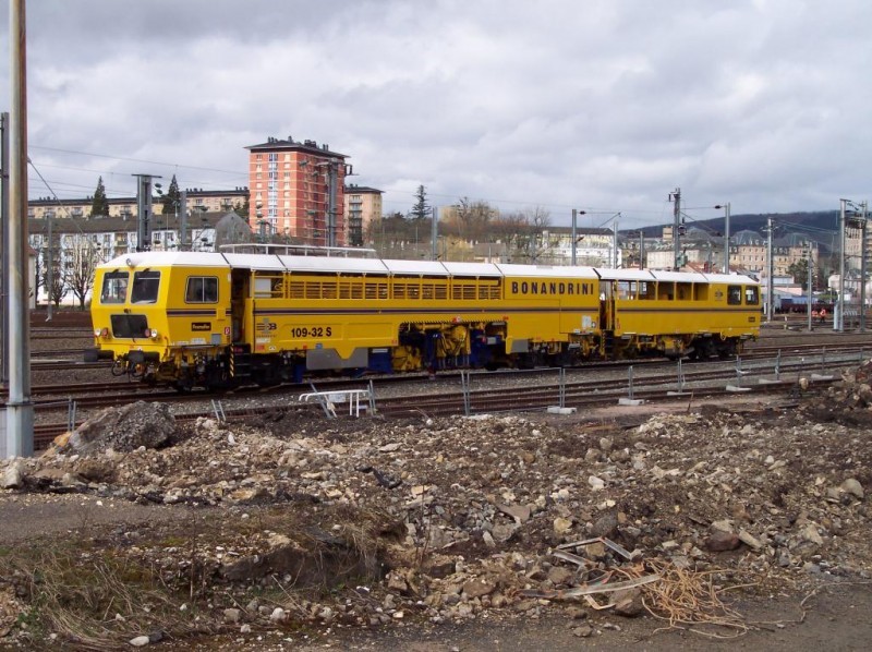 Bourreuse de ligne jaune Bonandrini